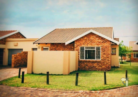 Secunda townhouse for sale, Ext 23, R699000 property, gated estate, no bond fees, no transfer fees, low levy, sectional title, structurally sound, FNB, Standard Bank.