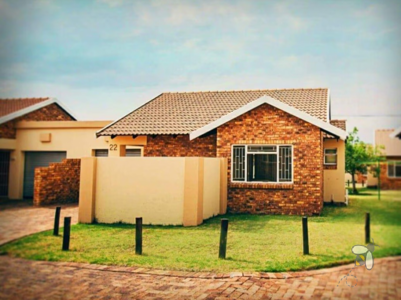 Secunda townhouse for sale, Ext 23, R699000 property, gated estate, no bond fees, no transfer fees, low levy, sectional title, structurally sound, FNB, Standard Bank.