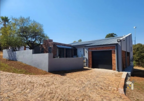 Naboomspruit retirement village, Mookgophong, 1 bedroom house, R695000 property, off the grid, solar power, borehole water, pet friendly, cash buy, over 55s, Limpopo.