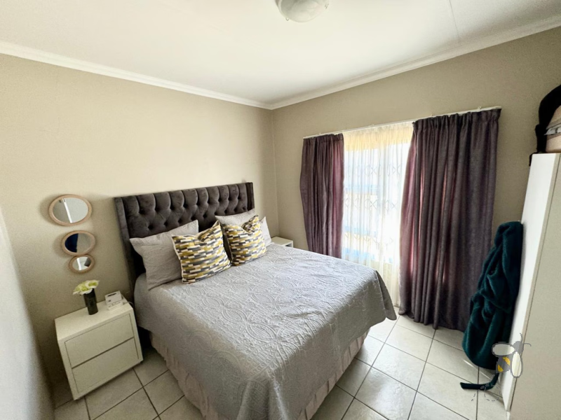 Trichardt simplex for sale, Terra Nova, 3 bedroom unit, R695000 property, fully tiled, gas stove, gas heater, low levies, carport, patio braai area, easy maintenance.