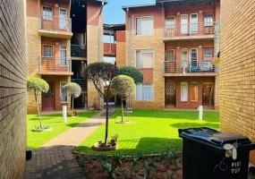 Braamfontein, Laborie Village, Johannesburg CBD, UJ, Wits, Secure Complex, Investment, Central location, Balcony, R750 000, For sale