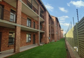 Ravensklip, Boksburg, East Rand, Secure Complex, 2 Bed 2 Bath, East Rand Mall, OR Tambo, Pets Allowed, R620 000, Investment, For sale