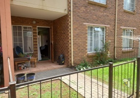 Pebble Falls, Boksburg apartment for sale, 2-bedroom apartment, secure complex, East Rand Mall, OR Tambo, lock-up-and-go, starter home, investment property