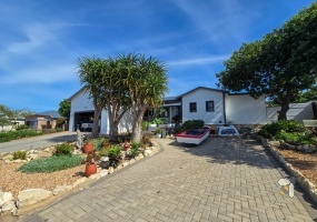 Stilbaai home for sale, Melkhoutkruin, 3-bedroom, coastal living, Goukou River, study, braai room, double garage, investment opportunity