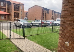 Pebble Falls, Boksburg apartment for sale, ground floor, 2-bedroom, secure living, East Rand Mall, OR Tambo, investment, electricity included
