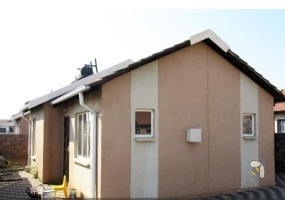 house for sale, Windmill Park, Boksburg, 2 bedroom, boomed area, secure home, starter home, East Rand