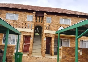 Bergvillas 1, Pretoria unit for sale, 2-bedroom, 2-bathroom, ground floor, en-suite, secure complex, first-time buyer, investment