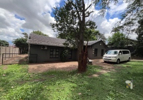 Grantham Park house for sale, 4-bedroom, 2-bathroom, swimming pool, open-plan kitchen, bar area, family home, quiet street