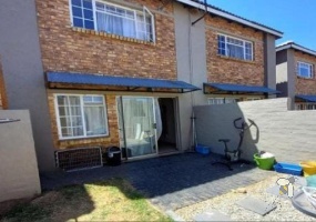Birchleigh apartment for sale, 2-bedroom, secure complex, East Rand, Laerskool Birchleigh, OR Tambo, aircon, investment