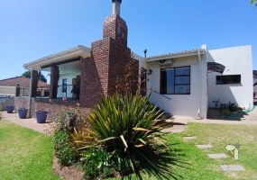 Stilbaai Heights, Stilbaai, Western Cape, Goukou River, coastal property, 3 bedroom house, inverter, solar, flatlet potential, corner stand, for sale
