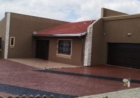 Randvaal, Midvaal, Vereeniging, Family Home, 4 Bedroom, Rental Income, Cottages, Investment, Pool, Large Stand