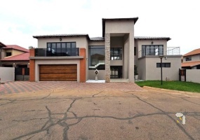 4 bedroom house, family home, house for sale, double storey, swimming pool, scullery, ensuite bathroom, domestic room, double garage, Hartbeespoort property