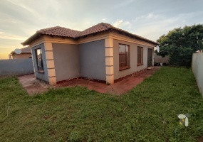 Dawn Park, Boksburg, Tuscan house, 3 bedroom home, secure living, family property, investment, R970000, Fibre, propertyhive