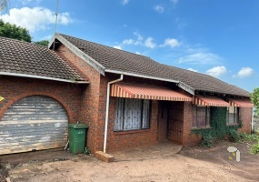 Ngwelezana, Family House, Three Bedroom, Deceased Estate, TLC, Large Yard, Garden, R750000