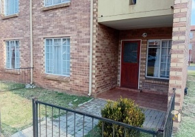 Pebble Falls Boksburg, Apartment, Two Bedroom, Secure Estate, Investment, Lock-up-and-go, East Rand, R470000