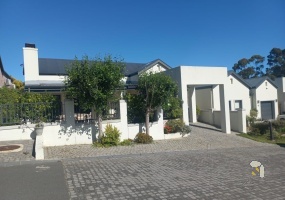 Somerset West, 3 Bedroom Estate Home, Luxury Living, Modern Elegance, Low Maintenance Garden, Automated Garage, Premier Shopping