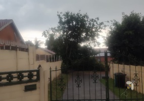 Tulisa Park Ext 6, house for sale, spacious, 3 bedroom, family home, investment, Maponya Mall, Soweto, R840000