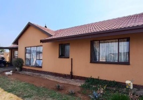 Roodekop, Germiston, House, For Sale, Large, 5 Bedroom, R1,000,000, Family Home