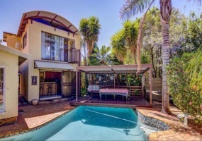 Van Riebeeck Park, Kempton Park, large family home, 8 bedroom, sprawling estate, tranquil neighbourhood, entertaining, R3950000