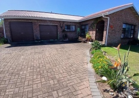 Stilbaai, Coastal Living, Goukou River, 3 bedroom house, indoor braai, double garage, low maintenance, R3150000