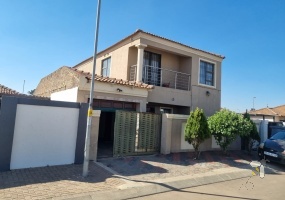 Buhle Park, Germiston, House, For Sale, Large, 3 Bedroom, R950,000, Double Story, Garage
