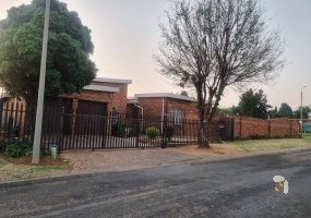 Sunward Park Boksburg, House, For Sale, Property, R 1 995 000, 4 Bedroom, Swimming Pool