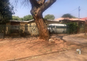 Bezuidenhout Valley Johannesburg, House, For Sale, Property, R 1 270 000, Bachelor Flat, Rental Income