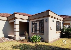 Dawn Park, Boksburg, 4 Bedroom, Triple Living, Family Home, Investment, Large House, Propertyhive, East Rand Mall