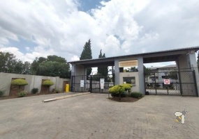 Eveleigh boksburg, 2 bedroom apartment, apartment for sale, fully renovated, pool, security guards, prepaid utilities.