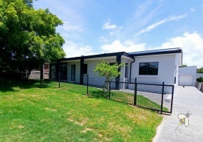 Stilbaai wes, 3 bedroom house, newly renovated, flatlet, rental income, double garage, gas geyser, easyquartz.