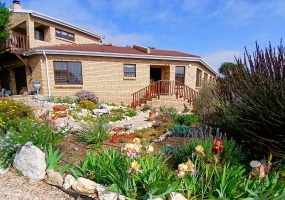Stilbaai Wes, facebrick home, flatlet, rental income, garden, pet friendly, coastal property, low-maintenance.