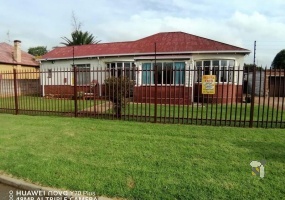 Brakpan property, family home Brakpan, house with flatlet Brakpan, investment property Brakpan, three bedroom house for sale