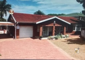 La Lucia property, 4 bedroom house, La Lucia real estate, facebrick house, pool, garden, secure living, kzn property.