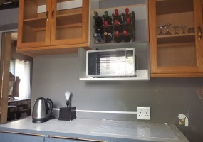 Schoemanville rental, 1 bedroom apartment, Schoemanville property, secure living, furnished rental, Schoemanville dam, residential rental.