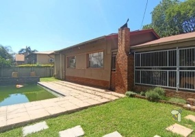 Pretoria Gardens, house for sale, property for renovation, three bedroom, family home, private swimming pool, secure property, investment.