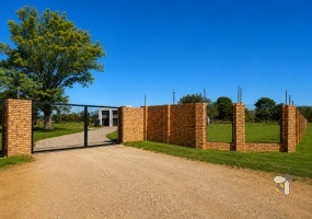 Witpoort Estates property to rent, agricultural holding Brakpan, workshop to let Brakpan, office and yard rental Gauteng, contractor yard Brakpan, secure industrial property, agricultural business premises, commercial holding to rent, workshop with offices Brakpan, secure storage yard Gauteng
