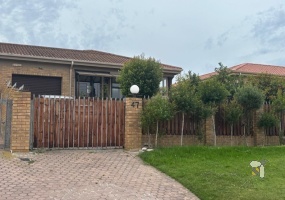 47 Henning Street, Island View, Western Cape 6520, 3 Bedrooms Bedrooms, 0 ,2 BathroomsBathrooms,Townhouse,For Sale,Henning ,0,13261