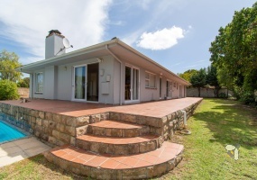 4 Bedrooms Bedrooms, 0 ,2 BathroomsBathrooms,House,Sale,0,657436