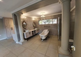 Freeway Park house to let, 6 bedroom home Boksburg, Boksburg family rental, large house to rent East Rand, home with pool Freeway Park, rental with prepaid utilities, secure rental Boksburg, 6 bedroom rental N17, Boksburg property to let