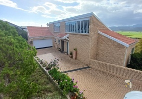 15 Albertinia st, Fraaiuitsig, Western Cape 6506, 4 Bedrooms Bedrooms, ,3 BathroomsBathrooms,House,For Sale,Albertinia ,10121