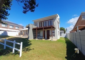 29 Thaba Nchu, Western Cape 6520, 6 Bedrooms Bedrooms, ,6 BathroomsBathrooms,House,For Sale,Thaba Nchu,10141