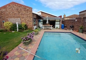 39 Deon Street, Hartenbos, Western Cape 6520, 3 Bedrooms Bedrooms, 0 ,3 BathroomsBathrooms,Townhouse,For Sale,Deon Street,0,10172