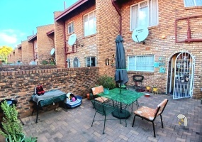 1 Odendaal st, Dayan Glen, Gauteng, 2 Bedrooms Bedrooms, ,1 BathroomBathrooms,Townhouse,For Sale,Odendaal st,26,10184