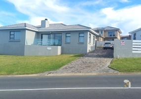 22 Heide Road, Dana Bay, Western Cape, 3 Bedrooms Bedrooms, 0 ,2 BathroomsBathrooms,House,For Sale,Heide Road,0,10369