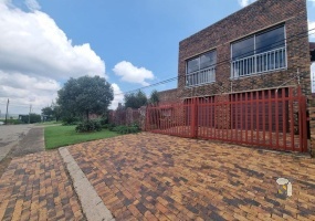 738 Visarend St, Vaaloewer, Gauteng 1911, 5 Bedrooms Bedrooms, 0 ,2 BathroomsBathrooms,House,For Sale,Visarend,0,10376