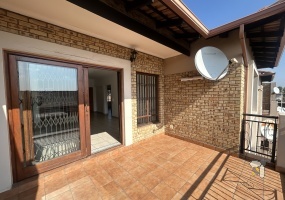 Sonneveld, Gauteng, 2 Bedrooms Bedrooms, 0 ,2 BathroomsBathrooms,Townhouse,For Sale,0,10388