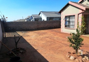 3-bedroom house Toekomsrus, Toekomsrus Ext 2 property, house for sale Toekomsrus, new development Toekomsrus, investment property Toekomsrus, house with outside rooms, secure family home, property with rental potential, spacious yard for development, affordable house Gauteng