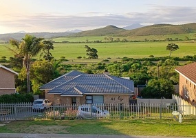 Fraaiuitsig house for sale, homes near Kleinbrak, single-level house Garden Route, farm view property, pet-friendly house Mossel Bay, coastal property South Africa, low-maintenance home Fraaiuitsig