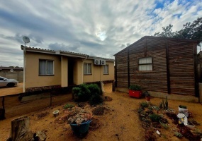 Klawer property for sale, 3-bedroom house Klawer, homes with Wendy houses, house with large yard Klawer, starter home West Coast, investment property Klawer, air-conditioned home Klawer, family home for sale Klawer