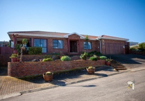 Dana Bay property for sale, family home Dana Bay, sea view home Dana Bay, solar-powered house Mossel Bay, eco-friendly house Dana Bay, homes with study and garage, property with inverter system